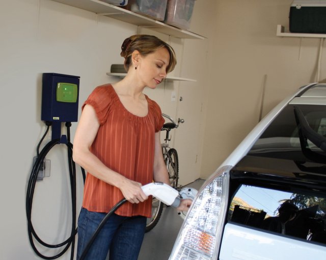 EV-home charging station Leviton EVR-Green 160 - Leviton EVB-22.jpg