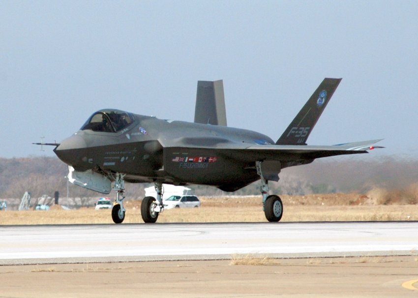 F-35 + B61-12.jpg