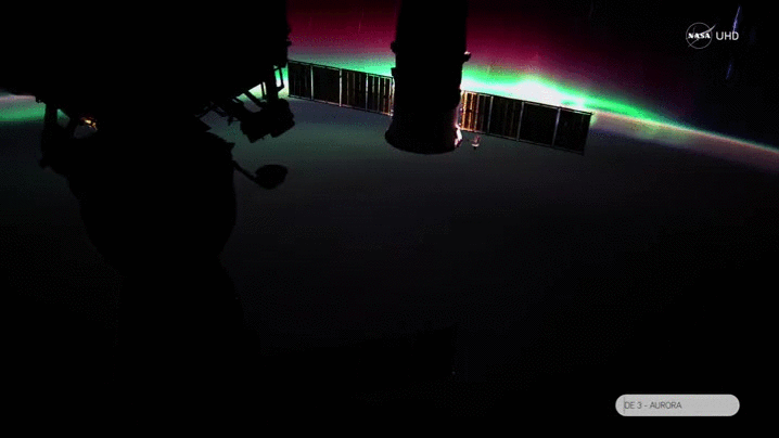 File:Oh Aurora Borealis.gif