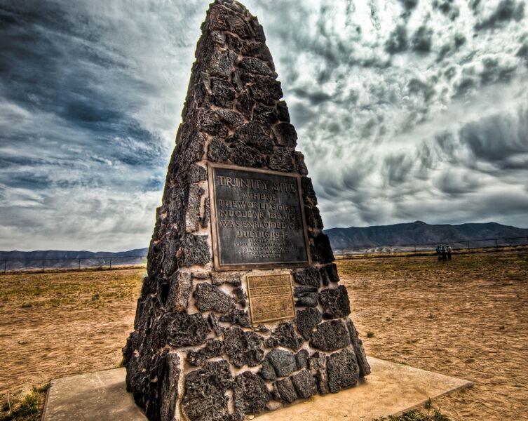 File:Trinity monument m.jpg